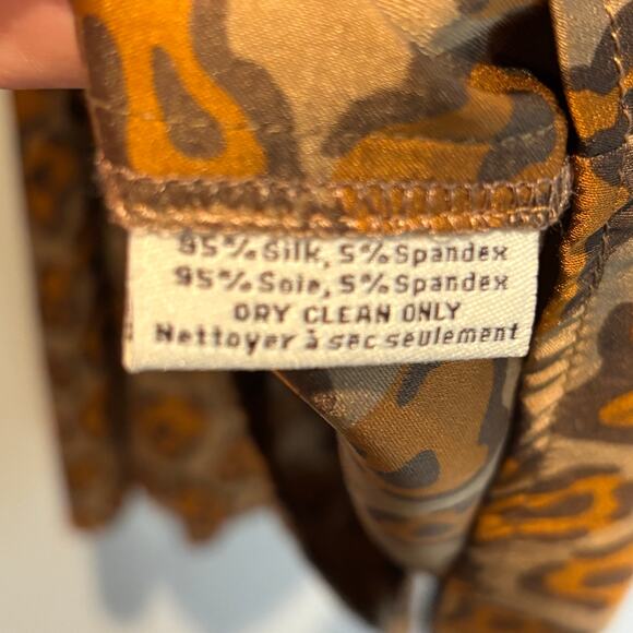 Tucker Silk Animal Print Button Front Blouse - size Medium - Picture 7 of 8